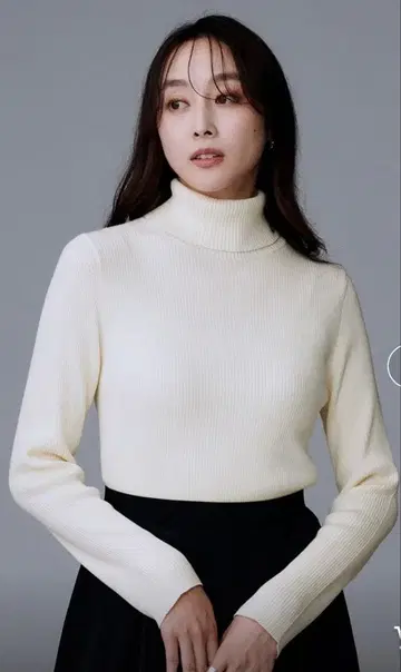 [ UNTITLED ] 리브 터틀넥 스웨터 ( 화이트 )