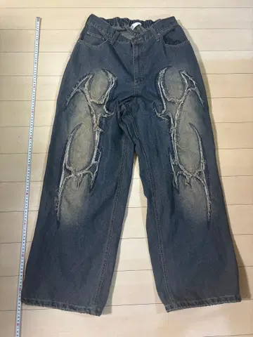 데미지 가공 다크 블루 데님 팬츠
