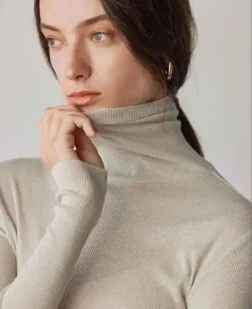 SOEJU 캐시미어 혼방 터틀넥 티셔츠 니트 리브 화이트