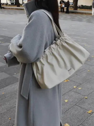 A4 사이드 벨트 토트백 mellowneon