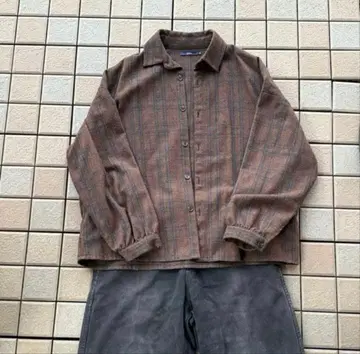 브라운 체크 무늬 플란넬 셔츠