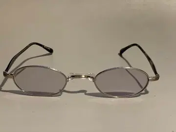실버 오벌 프레임 안경