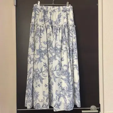 티아라 플라워 프린트 플레어 스커트 화이트/블루