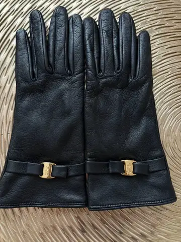 거의 미사용 로베르타 가죽 장갑 블랙 컬러 골드 컬러 버클 포함