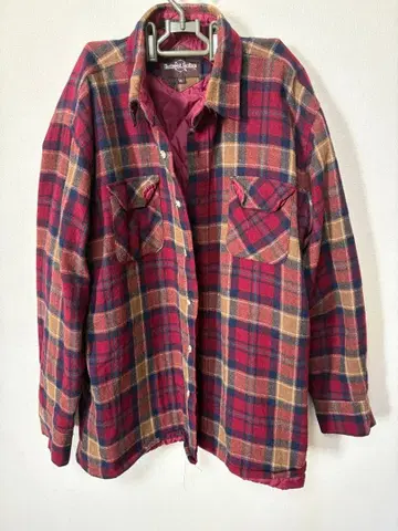 플란넬 셔츠 빨간색과 브라운색 체크 무늬