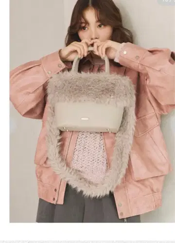 [새상품급] [당일 발송] 릴리 브라운 퍼 달린 숄더백