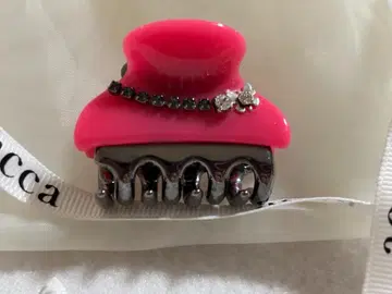 [ 컨디션 최상 ] 아카 acca 클립 핑크 나비 큐빅