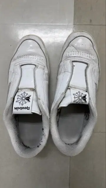 Reebok 화이트 마운티니어링 슬립온 스니커즈