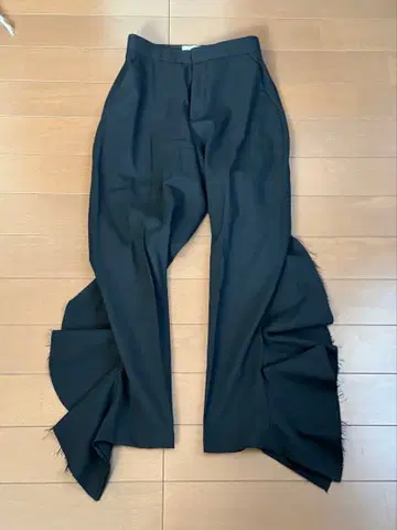 BELPER 블랙 프릴 와이드 팬츠