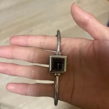 블랙 스퀘어 아날로그 손목시계