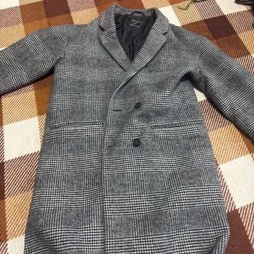 체크 무늬 더블 브레스트 코트