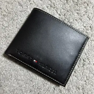 TOMMY HILFIGER 블랙 접이식 지갑