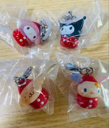 산리오 딸기 메지루시 액세서리 4개 세트
