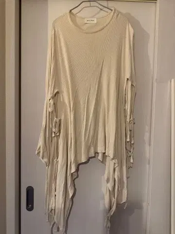 베이지 비대칭 상의