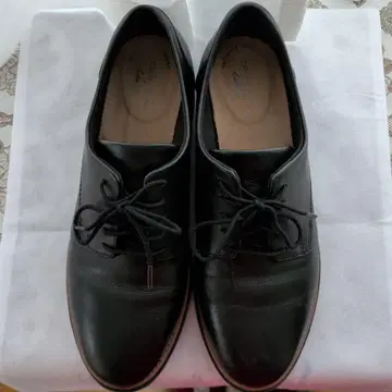 클락스 레이스업 로퍼 24