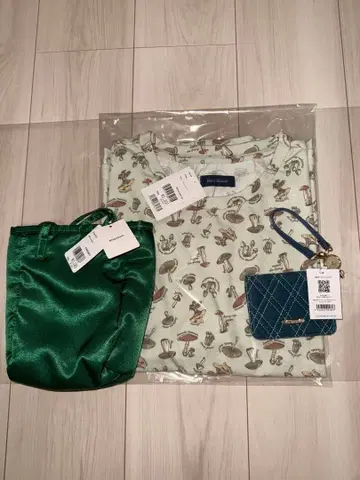 묶음 판매 카드 케이스, 의류와 백과 귀찌 세 점 판매