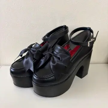 YOSUKE (요스케) 통굽 리본 펌프스 블랙