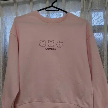 LOVEZZ 곰 자수 핑크 맨투맨