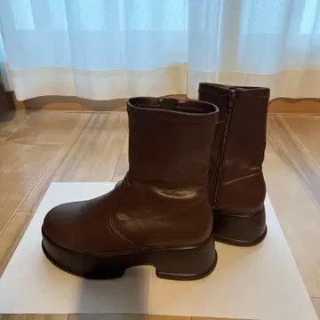 Kastane 브라운 가죽 통굽 부츠