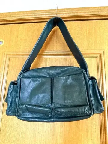 요건 레일 새상품급 다크 그린 가죽 숄더백