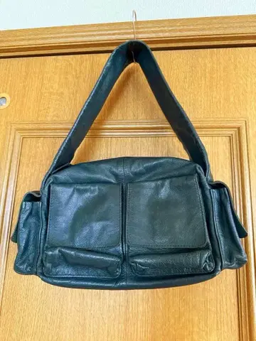 요건 레일 새상품급 다크 그린 가죽 숄더백