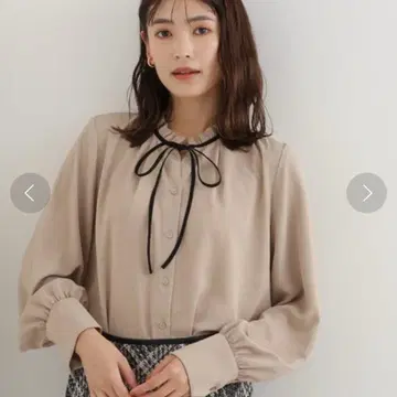 NATURAL BEAUTY BASIC 바이컬러 리본 블라우스