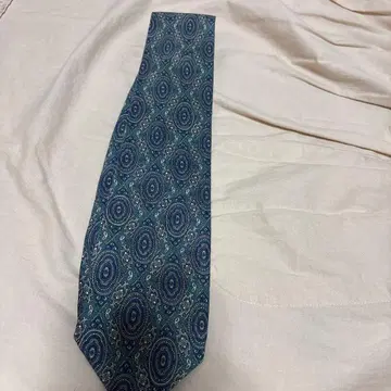 WHO'S WHO? 파란색 소용돌이 무늬 넥타이