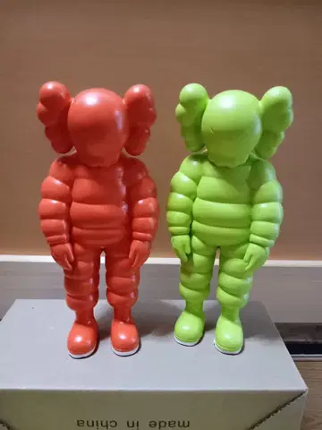 KAWS 엘리펀트형 피규어 2체 세트