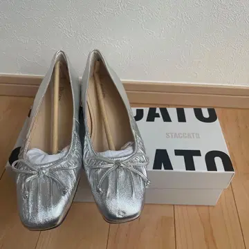 STACCATO 실버 플랫슈즈 24.0cm