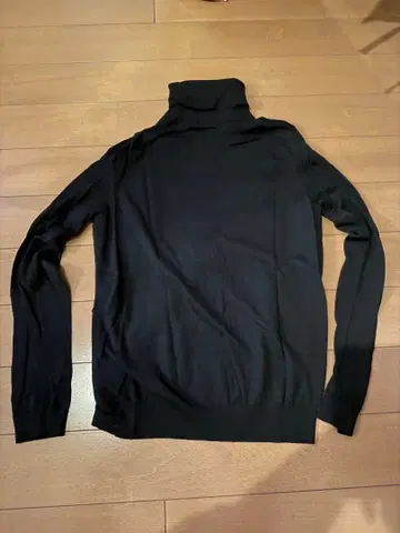 캐시미어 터틀넥 스웨터