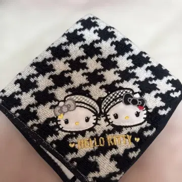 헬로키티 하운드투스 체크 패턴 타월 손수건