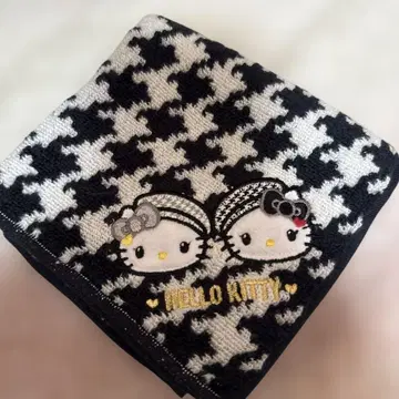 헬로키티 하운드투스 체크 패턴 타월 손수건