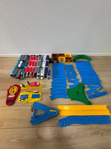 프라레일 세트 차량 다수 레일 포함