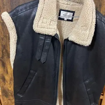 MOUSSY 슬리브리스 가죽 코트