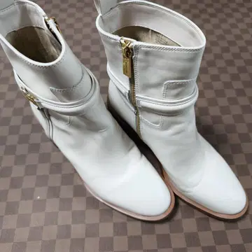 화이트 가죽 지퍼 부츠 중간 힐