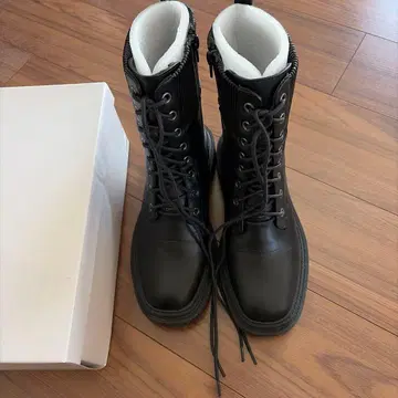 블랙 가죽 하이컷 부츠