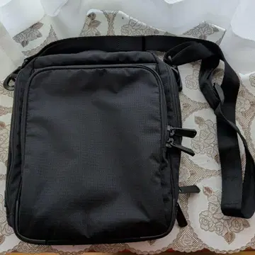 ace. 블랙 숄더백