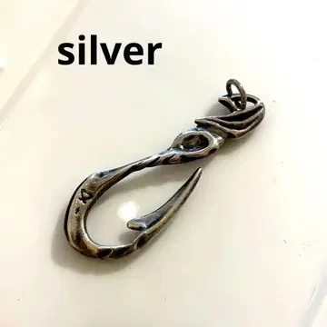 실버 피쉬 후크형 펜던트 탑