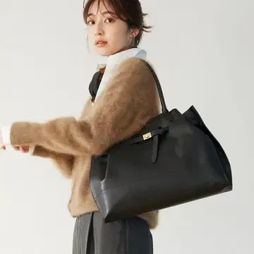 TOPKAPI 슈링크 가죽 벨트 디자인 A4 토트백 블랙