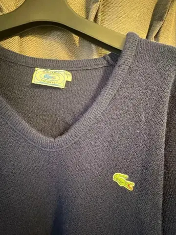Lacoste 네이비 V넥 스웨터 80s