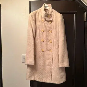 크림색 더블 브레스트 체스터 코트