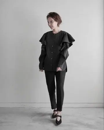 [미사용 새상품] Fete Frill blouse 프릴 블라우스 블랙