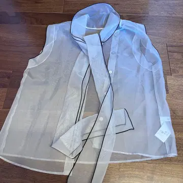 셰리에 화이트 슬리브리스 셔츠 S