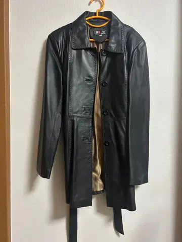 ITALY:MODE 블랙 가죽 코트