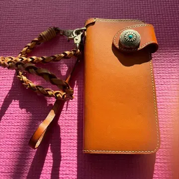 브라운 가죽 장지갑 스냅 버튼 포함