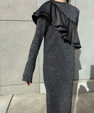 새상품 MIREI KIRITANI RAFFLE SET KNIT DRESS