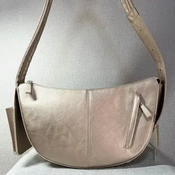 미사용 새상품 골드 크루아상 숄더백