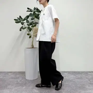 코튼 혼방 턱 입은 와이드 팬츠 블랙