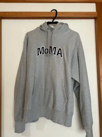 MoMA Champion 그레이 후드티