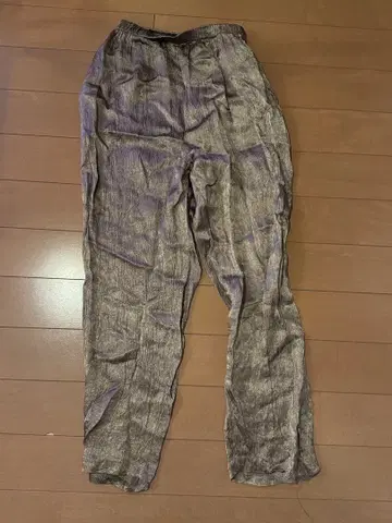 Via.J 다크 그레이 주름 가공 팬츠